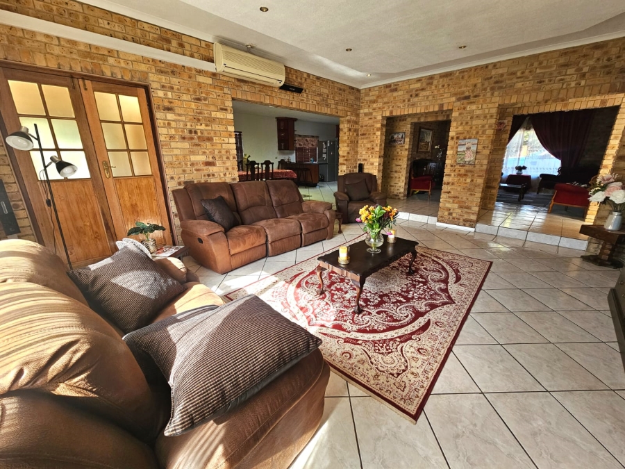 4 Bedroom Property for Sale in Jim Fouchepark Free State